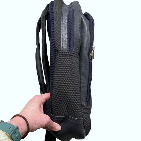 Velez Navy Handcrafted in Columbia Large Leather Lined Laptop Backpack — EUC - Picture 4 of 11